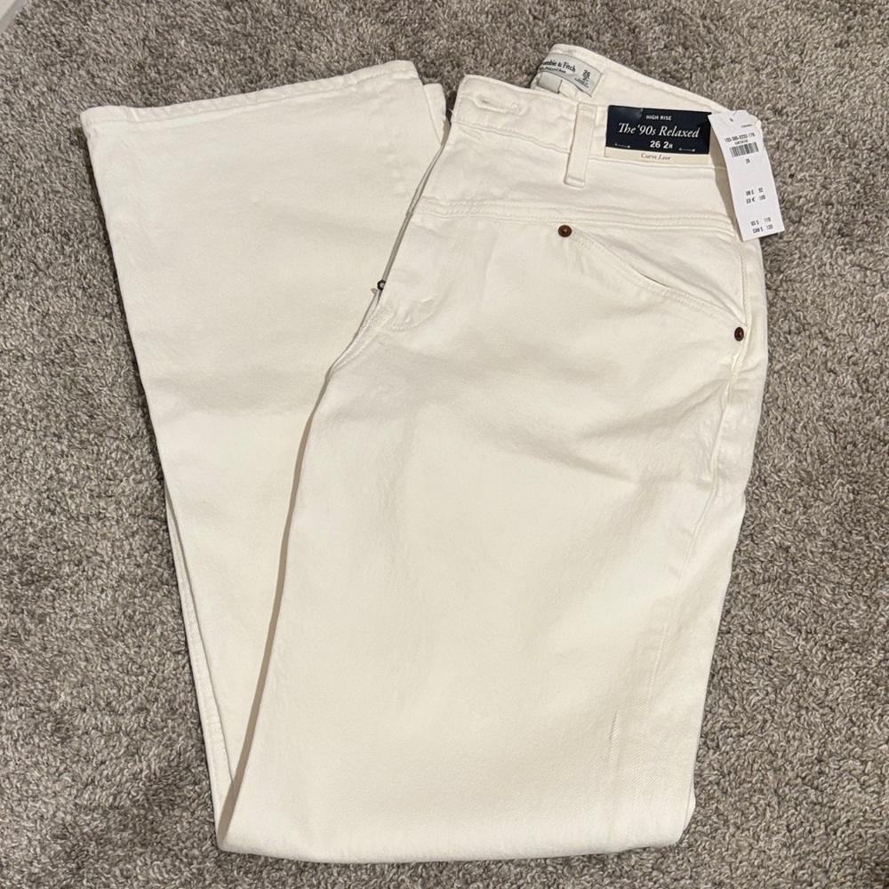 Abercrombie 90’s relaxed high rise Curve Love white denim